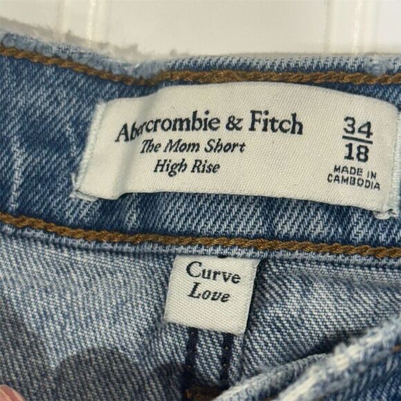 Abercrombie & Fitch Curve Love High Rise Mom Shorts Distressed Frayed Hem Denim - Picture 5 of 6